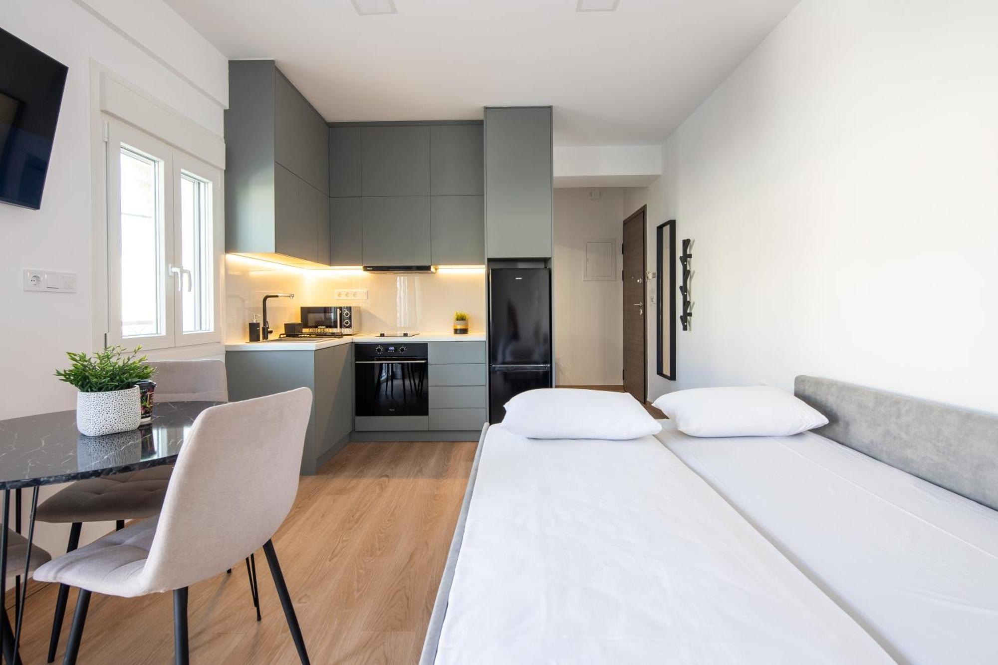 Boutique Studios Near Airport Палини Екстериор снимка