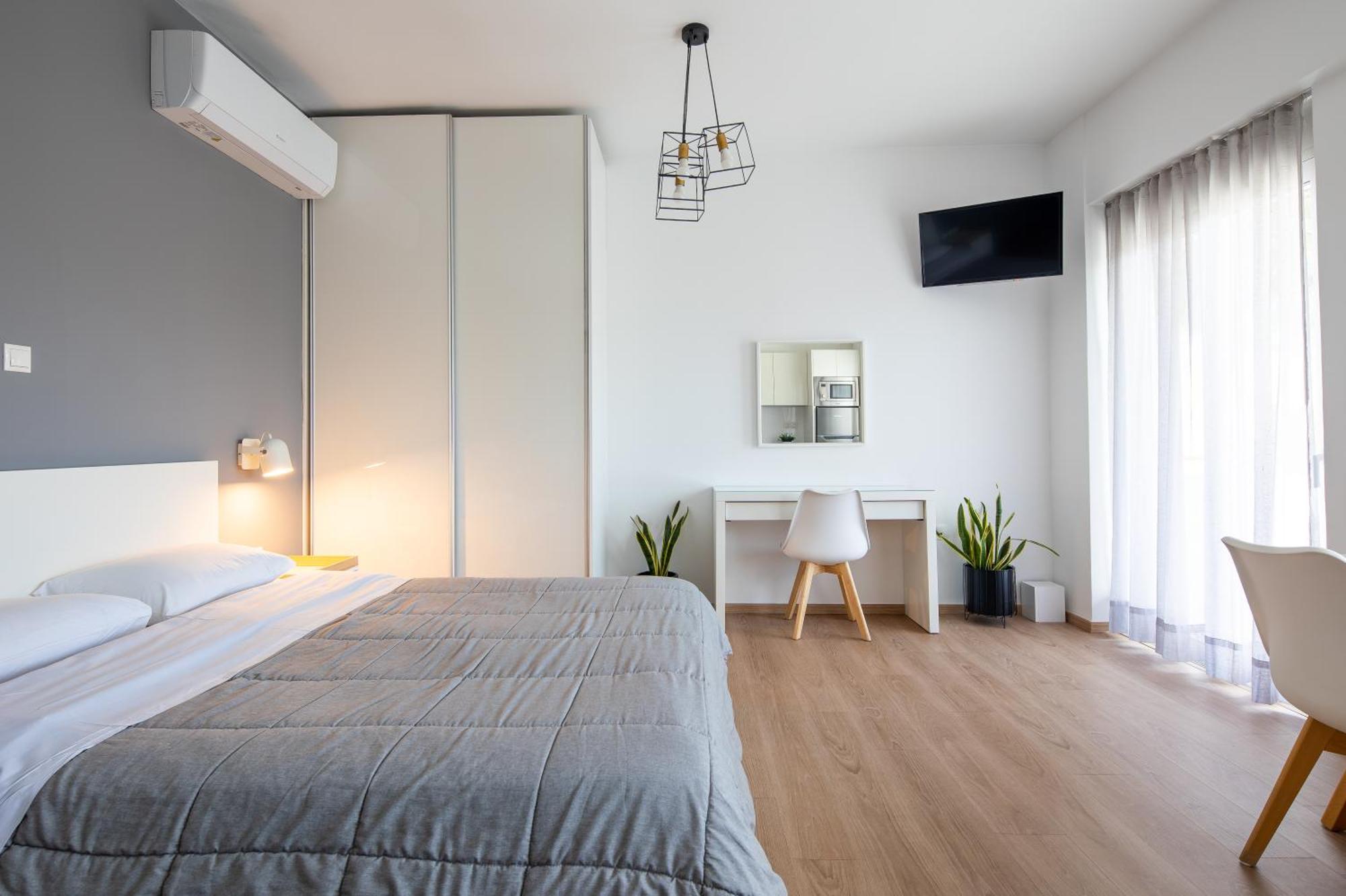 Boutique Studios Near Airport Палини Екстериор снимка
