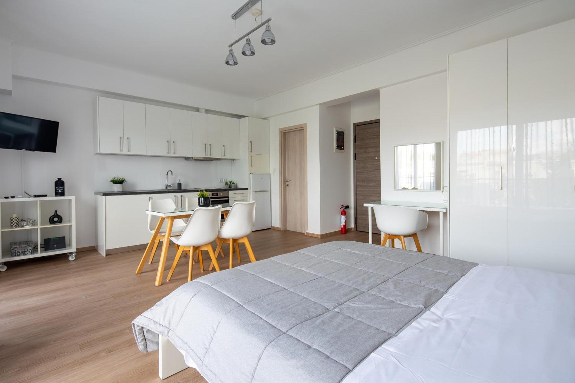 Boutique Studios Near Airport Палини Екстериор снимка